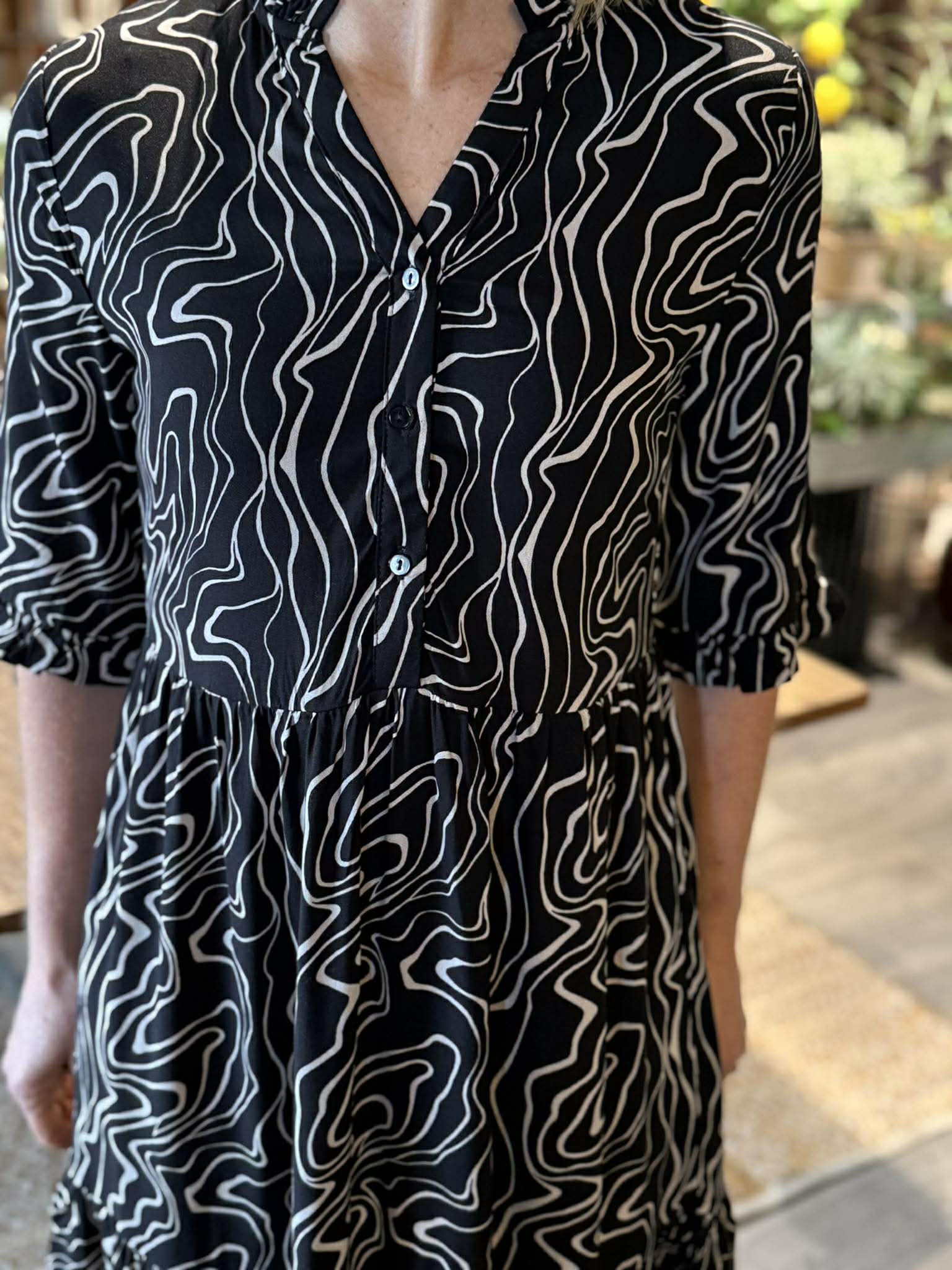VMEASY Long Dress - Black m. sand mønster